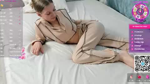 Snapshot of veronica_burns chatting on August 6, 2026, 11:34 am Anny online show from August 6, 2026, 11:34 am