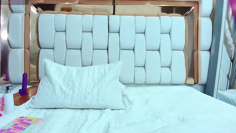 Snapshot of veronica_roose chatting on February 2, 2025, 3:28 pm Veronica online show from February 2, 2025, 3:28 pm