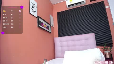 Snapshot of veronica_roose chatting on March 10, 2025, 3:41 pm Veronica online show from March 10, 2025, 3:41 pm