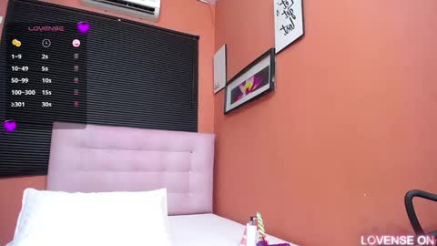 Snapshot of veronica_roose chatting on March 11, 2025, 3:56 pm Veronica online show from March 11, 2025, 3:56 pm