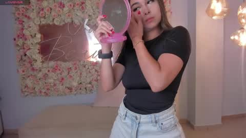 Snapshot of veronicablue1 chatting on May 17, 2026, 8:55 am Vero online show from May 17, 2026, 8:55 am