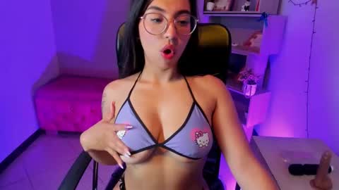 Snapshot of veronicacream_ chatting on April 19, 2026, 10:23 pm VeronicaCream online show from April 19, 2026, 10:23 pm