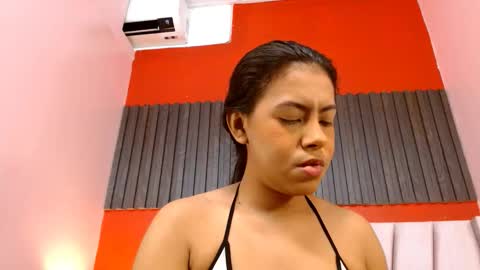 Veronica Robles online show from November 21, 2025, 6:06 pm