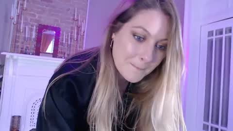 Snapshot of veronicawest chatting on January 14, 2025, 10:23 pm Veronica Weston online show from January 14, 2025, 10:23 pm