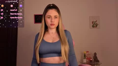 Snapshot of veronika__winslow_ chatting on October 9, 2025, 6:22 am Vero online show from October 9, 2025, 6:22 am