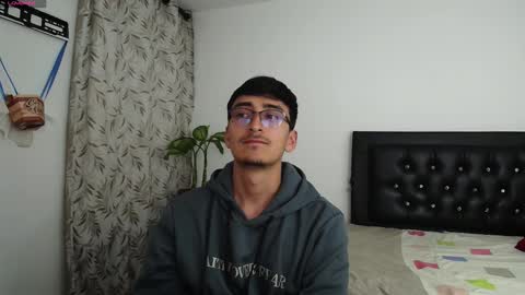 versatileguuy online show from September 22, 2025, 2:13 am