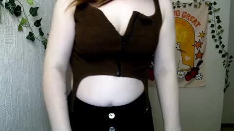 Snapshot of veryveryvery_shy chatting on March 8, 2026, 6:28 am veryveryvery_shy online show from March 8, 2026, 6:28 am