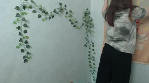 Snapshot of veryveryvery_shy chatting on April 1, 2026, 5:19 am veryveryvery_shy online show from April 1, 2026, 5:19 am