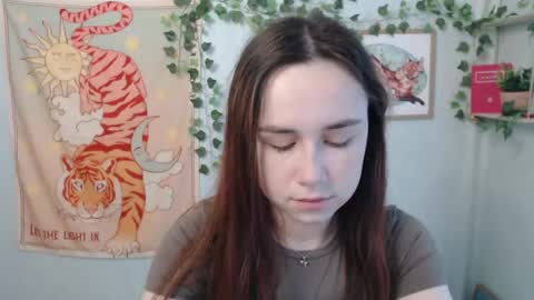 veryveryvery_shy online show from June 3, 2026, 5:54 am