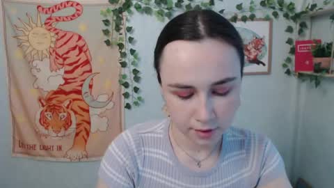 veryveryvery_shy online show from June 4, 2026, 5:46 am