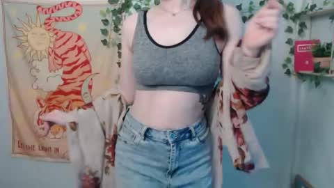 veryveryvery_shy online show from June 10, 2026, 5:39 am