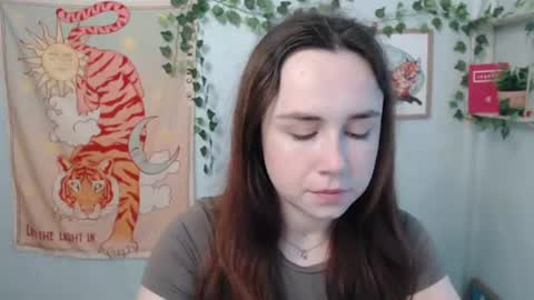 veryveryvery_shy online show from June 13, 2026, 5:38 am