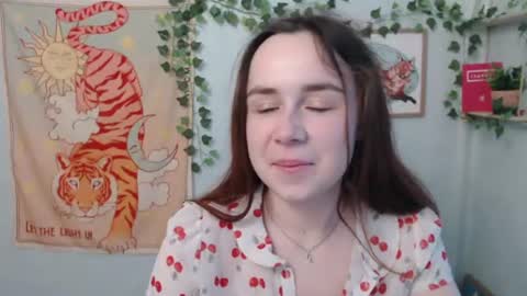 veryveryvery_shy online show from June 16, 2026, 5:43 am