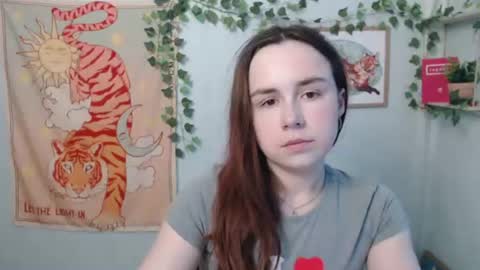 veryveryvery_shy online show from June 17, 2026, 5:43 am