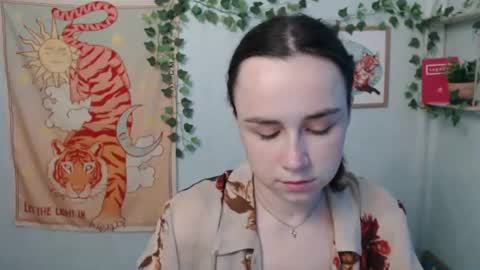 veryveryvery_shy online show from June 19, 2026, 5:34 am