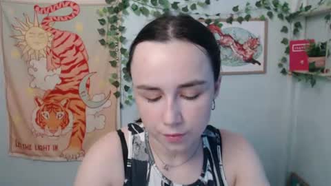 veryveryvery_shy online show from June 20, 2026, 5:43 am