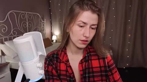 Snapshot of vespera_celeste chatting on November 9, 2025, 8:45 am Celeste online show from November 9, 2025, 8:45 am