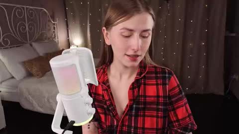 Snapshot of vespera_celeste chatting on November 12, 2025, 5:41 am Celeste online show from November 12, 2025, 5:41 am