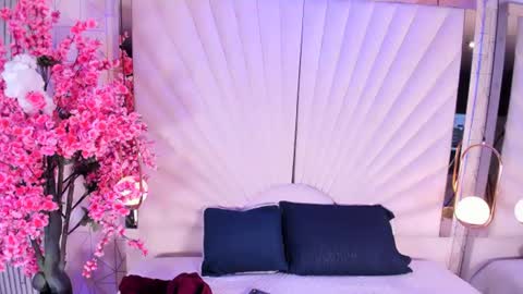 Vesper Velvet  online show from June 24, 2026, 5:06 am