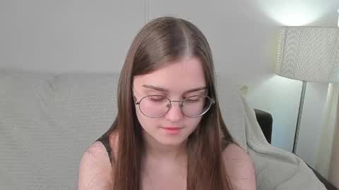 Snapshot of veta_cute chatting on May 27, 2026, 9:17 am Emma Sofa online show from May 27, 2026, 9:17 am