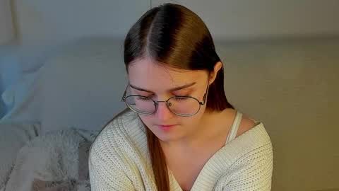 Snapshot of veta_cute chatting on May 30, 2026, 12:24 pm Emma Sofa online show from May 30, 2026, 12:24 pm