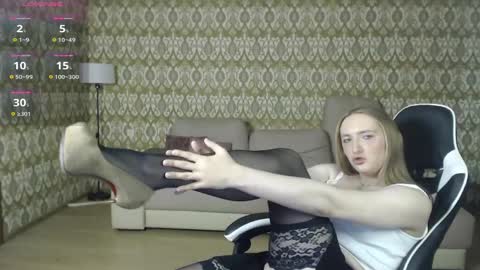 vi_luxxxy online show from April 23, 2026, 2:02 am