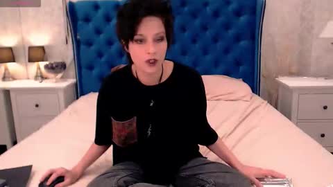 Via online show from November 15, 2025, 11:10 pm