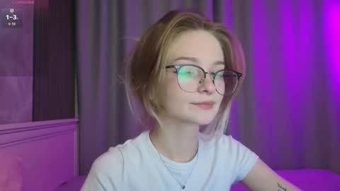 Snapshot of vialeta_baby chatting on October 4, 2025, 11:14 pm Vi online show from October 4, 2025, 11:14 pm