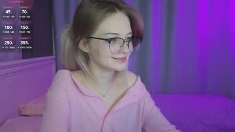 Snapshot of vialeta_baby chatting on October 6, 2025, 10:29 pm Vi online show from October 6, 2025, 10:29 pm