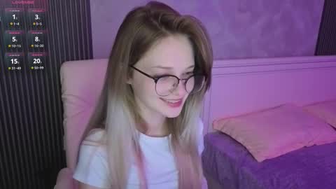 Snapshot of vialeta_baby chatting on October 10, 2025, 10:42 pm Vi online show from October 10, 2025, 10:42 pm