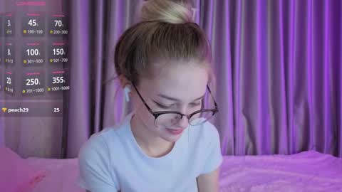 Snapshot of vialeta_baby chatting on October 17, 2025, 10:45 pm Vi online show from October 17, 2025, 10:45 pm