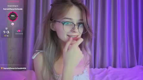 Snapshot of vialeta_baby chatting on October 28, 2025, 11:07 pm Vi online show from October 28, 2025, 11:07 pm