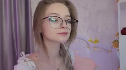 Snapshot of vialeta_baby chatting on November 15, 2025, 11:21 pm Vi online show from November 15, 2025, 11:21 pm