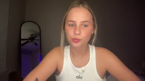 Snapshot of viarlunaa chatting on July 30, 2026, 3:05 am viarlunaa online show from July 30, 2026, 3:05 am