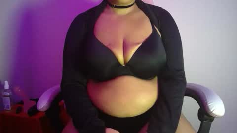 vibe_xxxo online show from March 29, 2026, 5:07 am