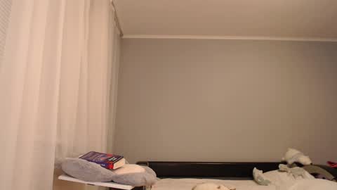 Amelia online show from December 4, 2024, 8:18 pm