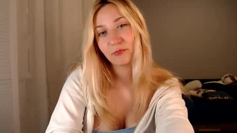 Amelia online show from September 21, 2025, 7:59 pm