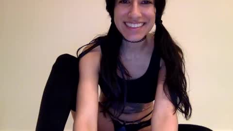 Snapshot of vibingwithchloe chatting on December 16, 2024, 6:10 am chloe online show from December 16, 2024, 6:10 am