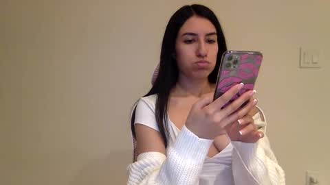 Snapshot of vibingwithchloe chatting on January 7, 2025, 8:24 am chloe online show from January 7, 2025, 8:24 am