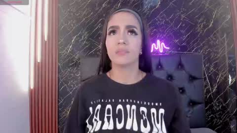 Snapshot of vichy_evans chatting on November 7, 2025, 8:20 pm Vichy Everyday From 1400 to 2130 Col Time online show from November 7, 2025, 8:20 pm