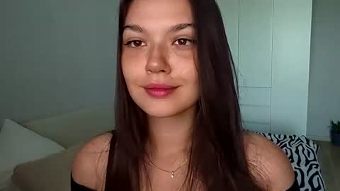 Snapshot of vicki_queen chatting on June 26, 2026, 5:12 am Lina online show from June 26, 2026, 5:12 am