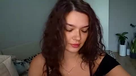 Snapshot of vicki_queen chatting on July 13, 2026, 5:10 am Lina online show from July 13, 2026, 5:10 am