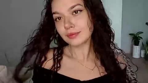 Snapshot of vicki_queen chatting on July 14, 2026, 5:01 am Lina online show from July 14, 2026, 5:01 am