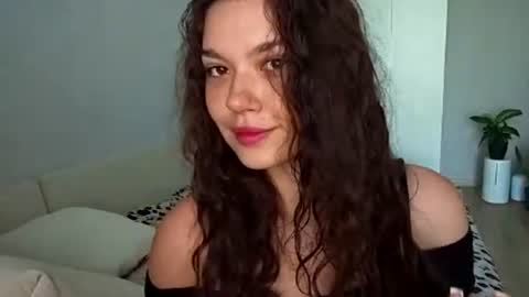 Snapshot of vicki_queen chatting on July 16, 2026, 5:13 am Lina online show from July 16, 2026, 5:13 am