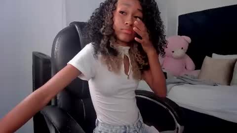 Vicky Castillo online show from July 29, 2026, 3:37 am