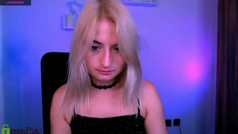 vicky_kim online show from July 14, 2026, 10:48 pm