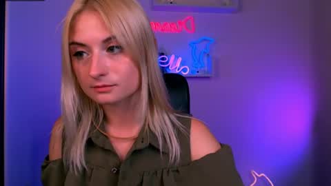 vicky_kim online show from July 19, 2026, 7:39 pm