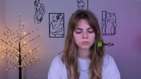 vicky_kim online show from August 8, 2026, 9:33 am