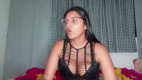 vickyhm22 online show from October 7, 2025, 8:55 am