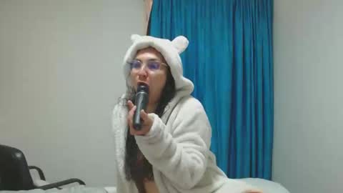 vickyjuice1 online show from February 9, 2026, 3:38 pm